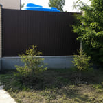 Профлист С20, 8017, откатные ворота, автоматика, кирпичный столб, лента Профлист С20, 8017, откатные ворота, автоматика, кирпичный столб, лента
