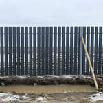 Вертикальный штакетник RAL 7024, ширина штакетника 136 мм, обрезка трапеция, монтаж в ряд, шаг 3 см. Вертикальный штакетник RAL 7024, ширина штакетника 136 мм, обрезка трапеция, монтаж в ряд, шаг 3 см.