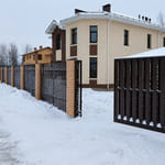 Штакетник 136 с бор. П-образный, трапеция, RAL 8017, шахматка, автоматика, пиксы, зима Штакетник 136 с бор. П-образный, трапеция, RAL 8017, шахматка, автоматика, пиксы, зима