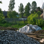 Штакетник 136 с бор. П-образный, трапеция, RAL 8017, в ряд, лента Штакетник 136 с бор. П-образный, трапеция, RAL 8017, в ряд, лента